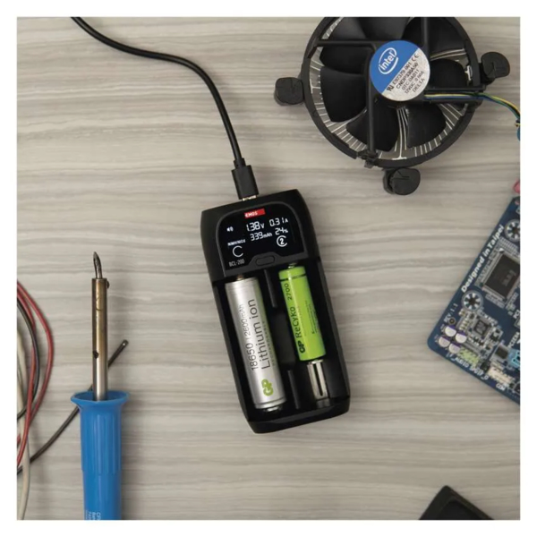 Univerzálna nabíjačka batérii EMOS Li-Ion BCL-20D 13
