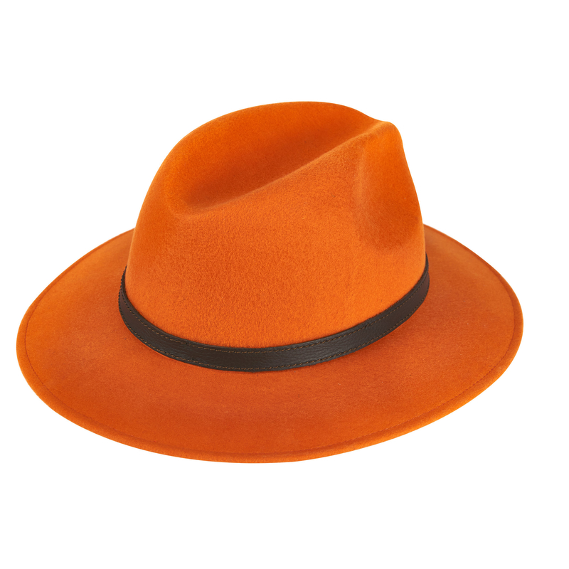 Poľovnícky klobúk TETRAO – oranžový s koženým remienkom a pierkami – uni 1