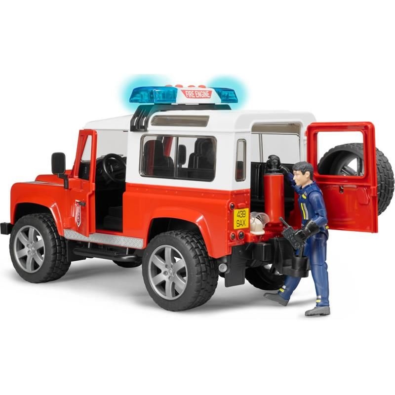 Hasičský Land Rover Defender s figúrkou hasiča BRUDER 2