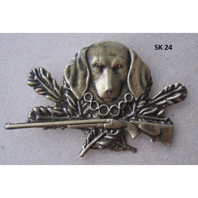 Poľovnícky odznak-hlava psa a zbraň