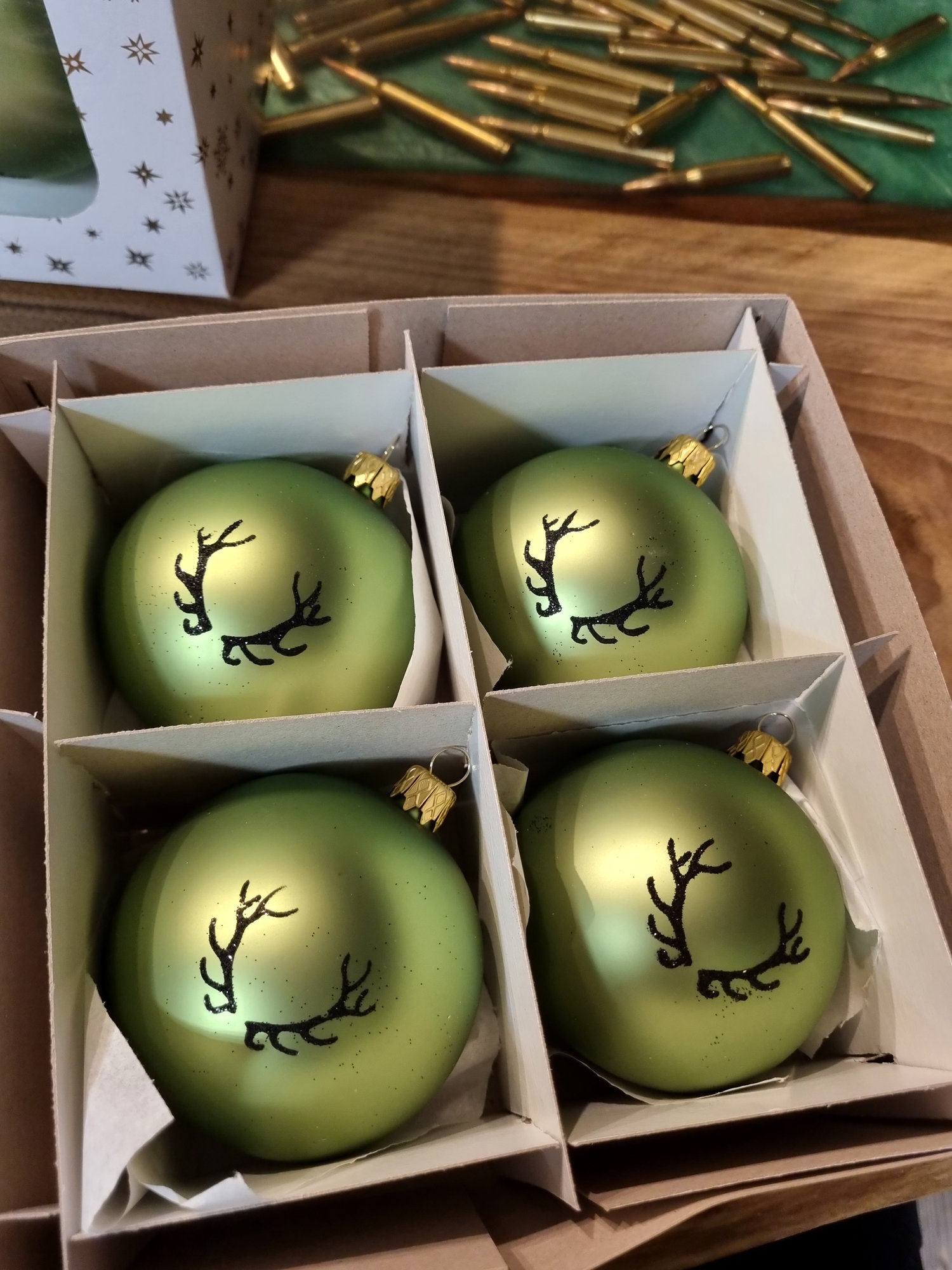 Vianočné gule TETRAO bledá zelená-parohy 8 cm, 4ks